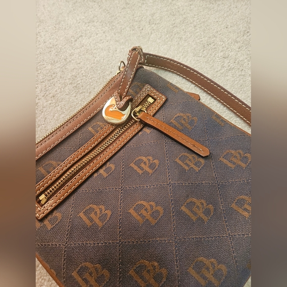 Dooney and Bourke Purse EUC - Picture 3 of 5